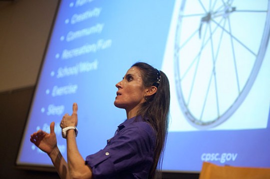 The Optimal Health program held over Wintersession brought Elizabeth Frates ’90, the director of medical student education at Boston’s Institute of Lifestyle Medicine, to the Fong Auditorium. Frates had students fill out a wellness wheel and rank on a scale of 1 to 10 the importance of friends, fun and recreation, sleep, nutrition, exercise, and other aspects of physical and mental health./ Kris Snibbe/Harvard Staff Photographer