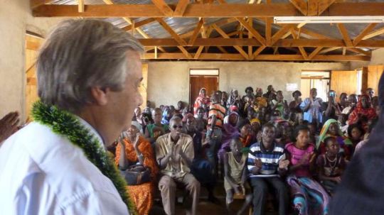 High Commissioner António Guterres meets with a group of South Sudan returnees