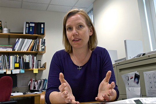 In a study, researchers report that defects in the regeneration of the myelin sheaths surrounding nerves, which are lost in diseases such as MS, may be at least partially corrected after exposing an old animal to the circulatory system of a young animal. The research was led by Associate Professor Amy Wagers (above) of Harvard’s Department of Stem Cell and Regenerative Biology and the Harvard Stem Cell Institute./ B. D. Colen/Harvard Staff
