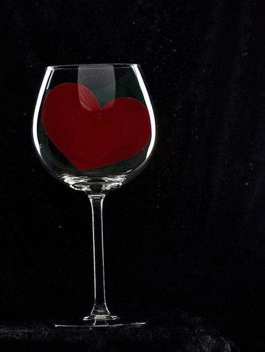 How a Glass of Vino Helps the Heart: What We Know, What We Don’t