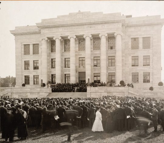 Hundreds celebrated the dedication of the HMS Quad on Longwood Avenue in 1906.