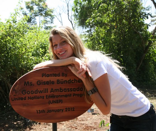 Gisele visits UNEP Headquarters - Describes her experience in the field.