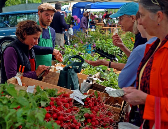 Can medical center-based farmers markets improve community health?