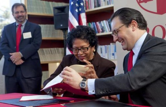 A shining success Brown President Ruth J. Simmons and Jorge Morán, CEO of Sovereign Bank and Santander U.S. country head, sign an agreement to extend BIARI for three years. BIARI has brought young scholars from 75 nations to Brown for intensive summer institutes. Credit: Mike Cohea/Brown University
