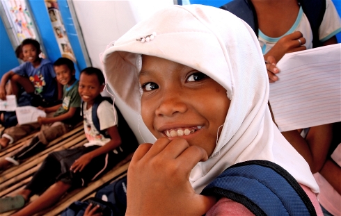 In crowded Philippine IDP camp, children learn to smile again